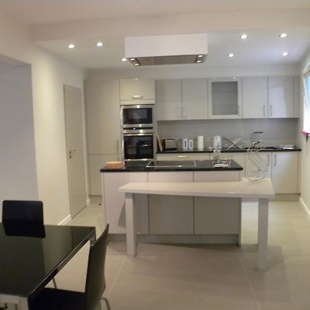 City Center Apartments Brasseurs Брюссель Номер фото